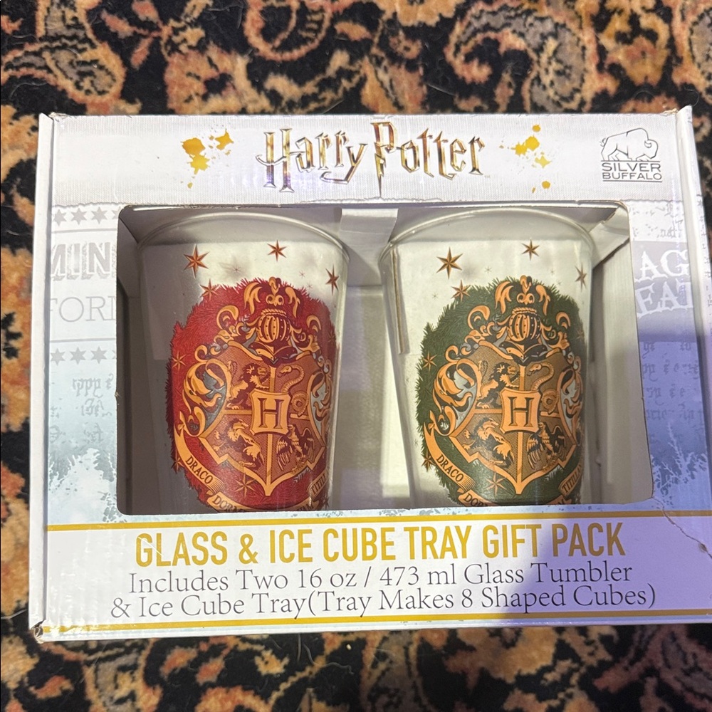 Warner Bros. Harry Potter Glass Tumbler Set - Red and Green